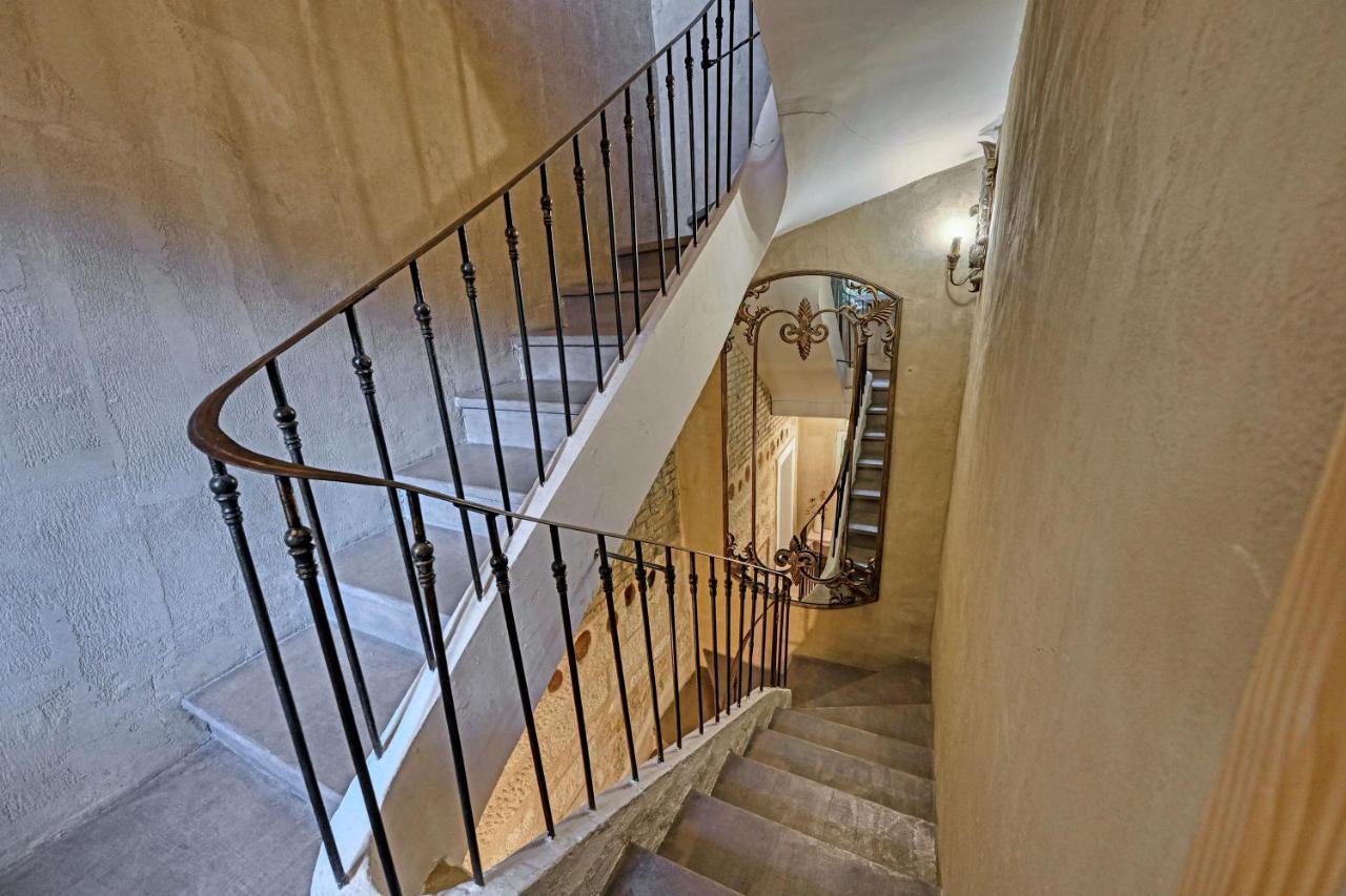Au Coeur Des Papes, Dans Batisse De Charme Studios & Appartements En Coeur De Ville Avignon Eksteriør billede