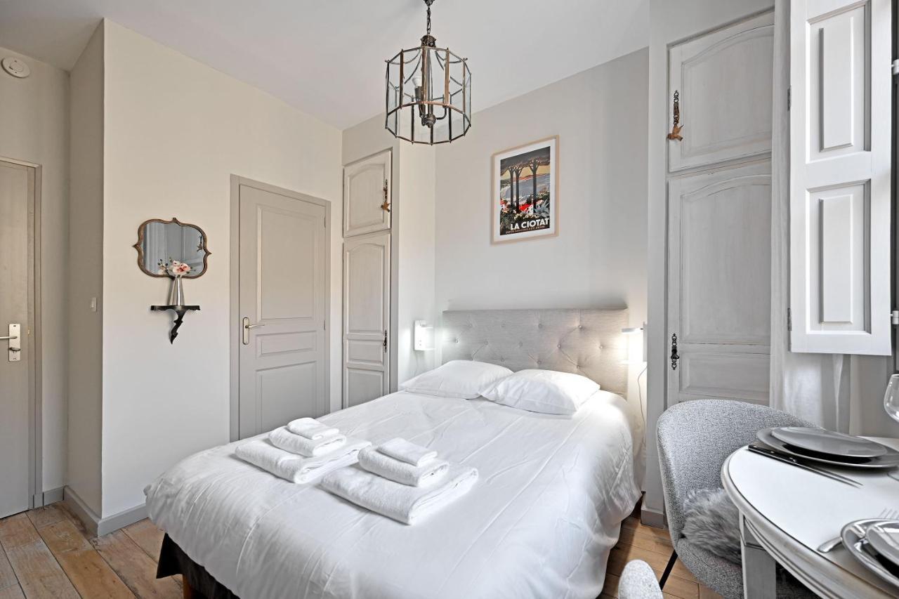 Au Coeur Des Papes, Dans Batisse De Charme Studios & Appartements En Coeur De Ville Avignon Eksteriør billede