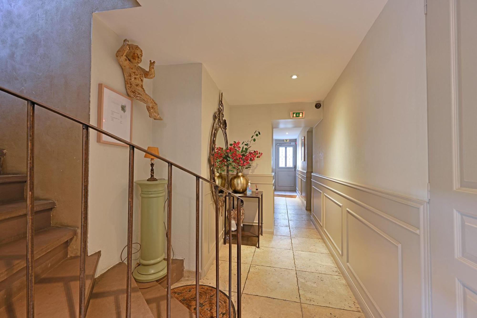 Au Coeur Des Papes, Dans Batisse De Charme Studios & Appartements En Coeur De Ville Avignon Eksteriør billede