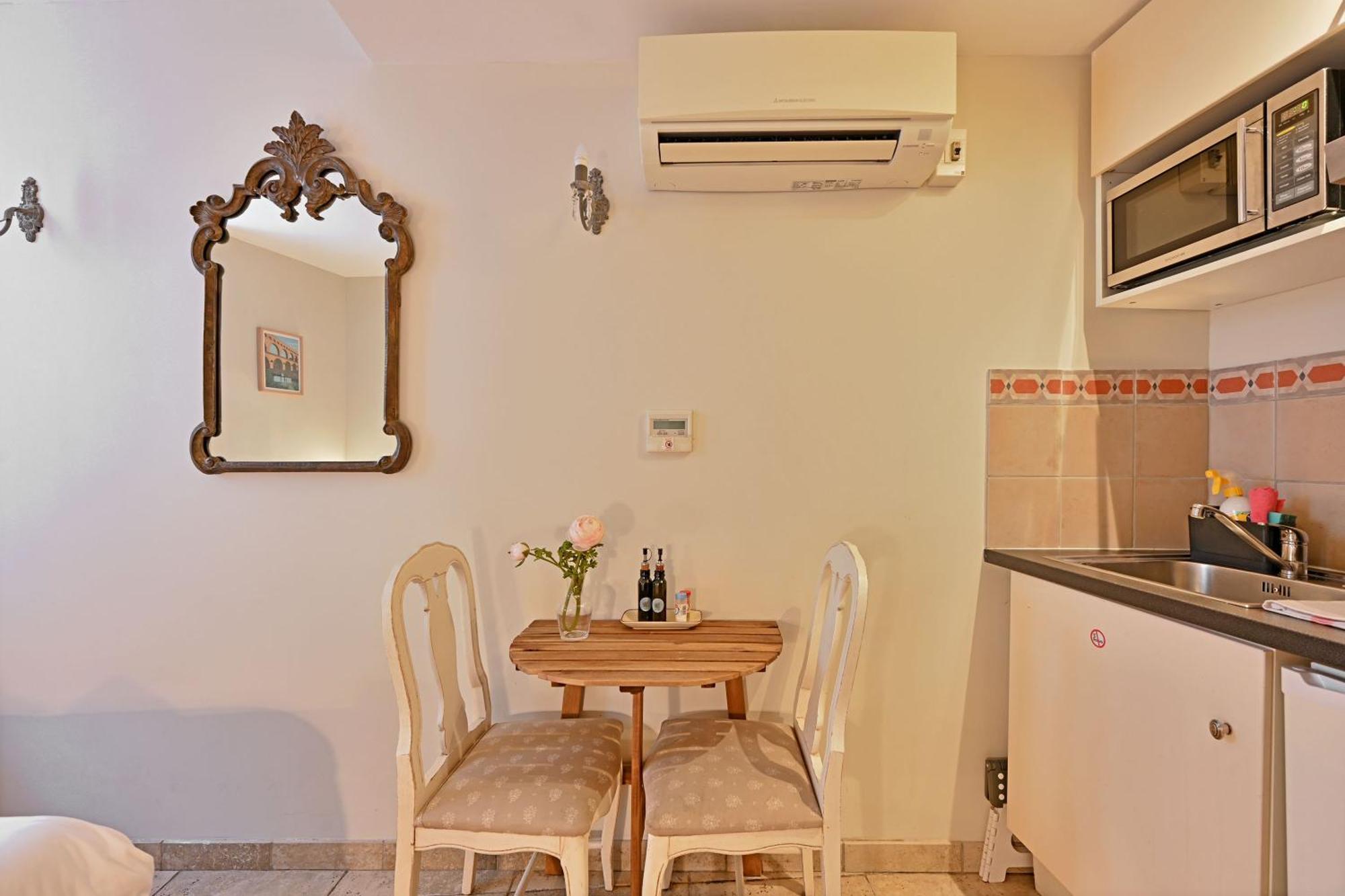 Au Coeur Des Papes, Dans Batisse De Charme Studios & Appartements En Coeur De Ville Avignon Eksteriør billede