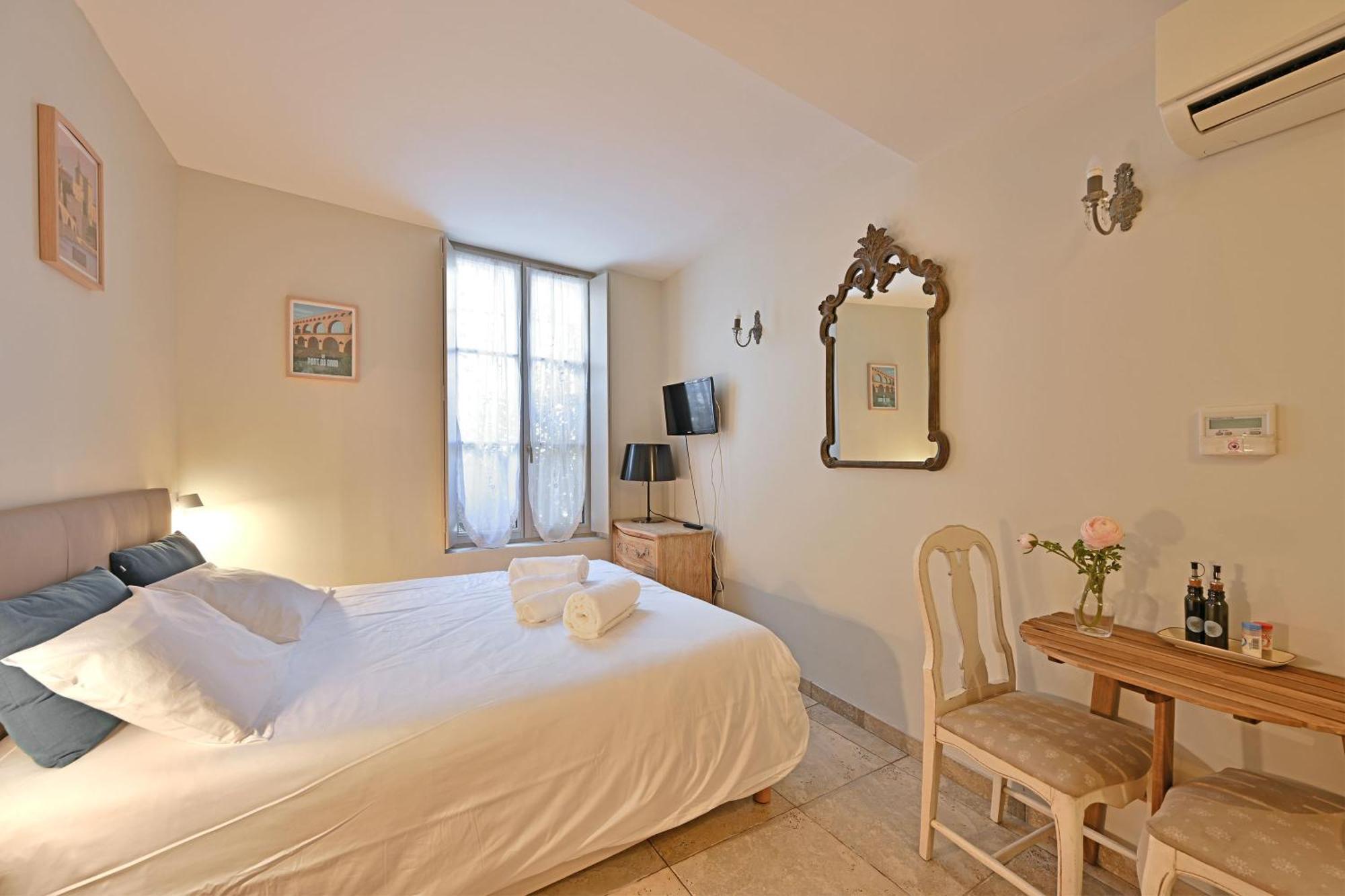 Au Coeur Des Papes, Dans Batisse De Charme Studios & Appartements En Coeur De Ville Avignon Eksteriør billede