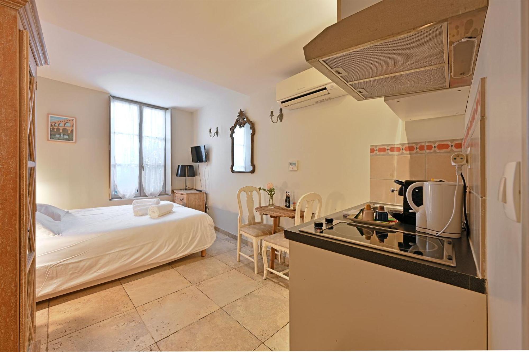 Au Coeur Des Papes, Dans Batisse De Charme Studios & Appartements En Coeur De Ville Avignon Eksteriør billede