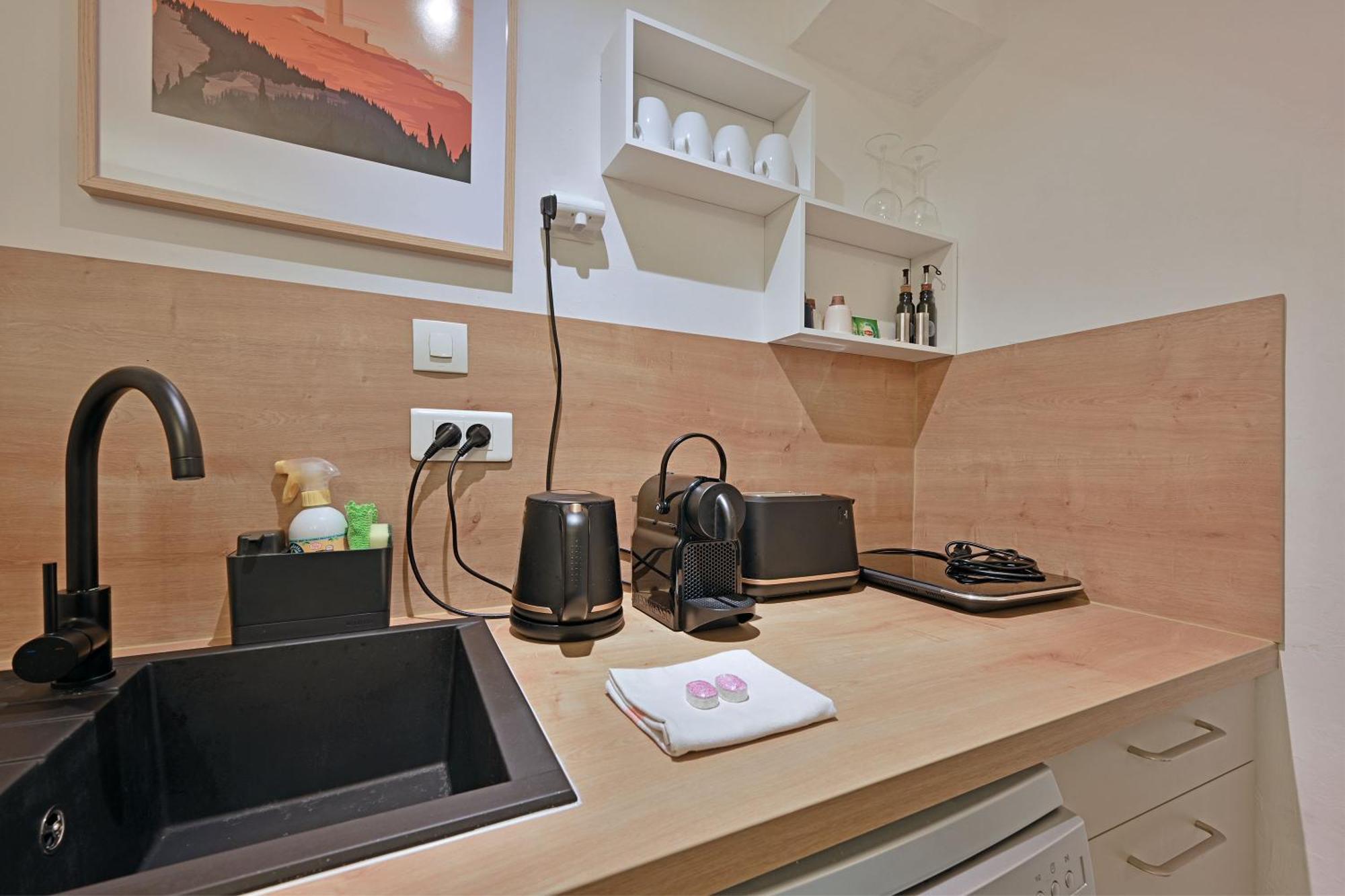 Au Coeur Des Papes, Dans Batisse De Charme Studios & Appartements En Coeur De Ville Avignon Eksteriør billede