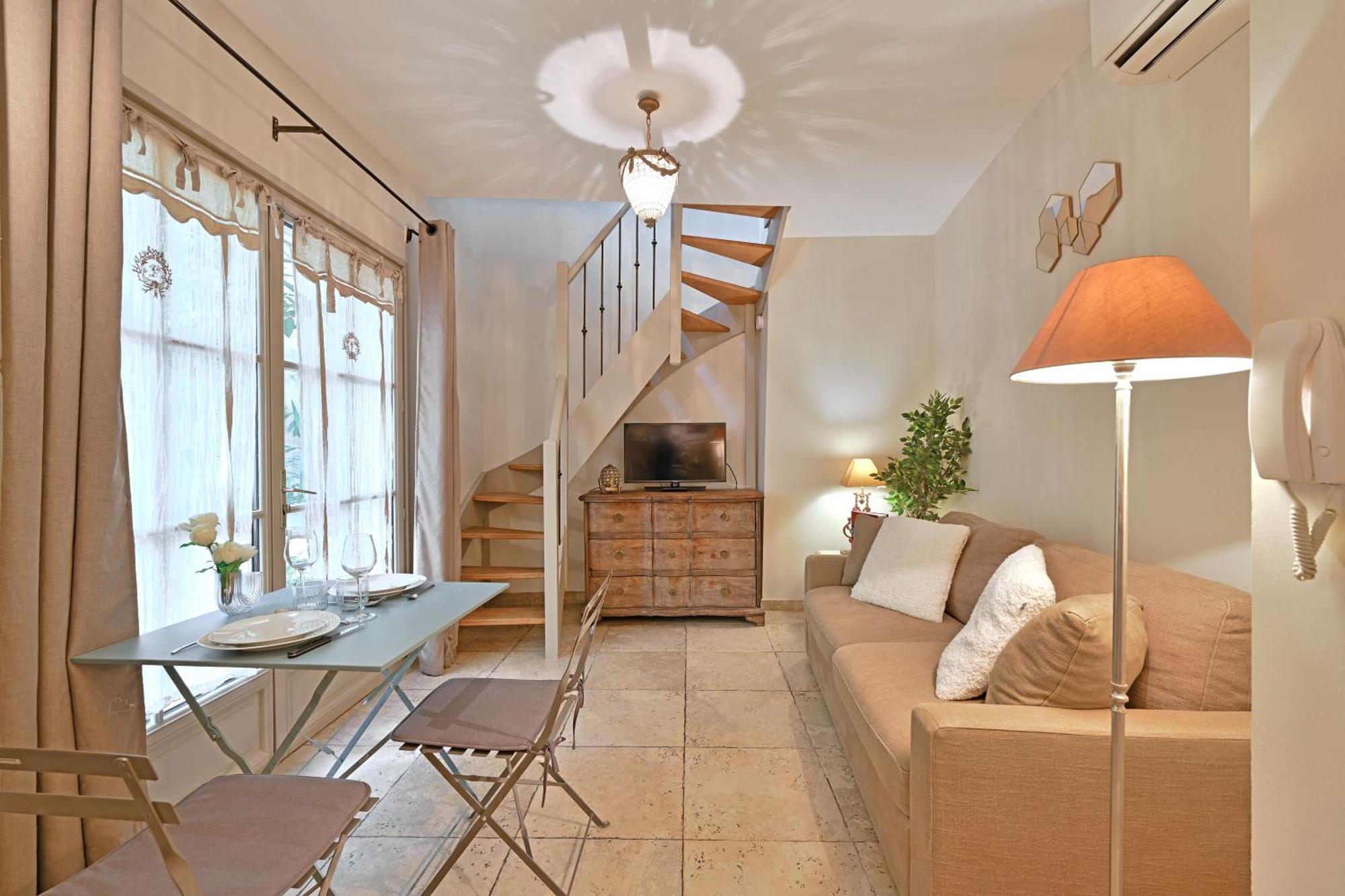 Au Coeur Des Papes, Dans Batisse De Charme Studios & Appartements En Coeur De Ville Avignon Eksteriør billede