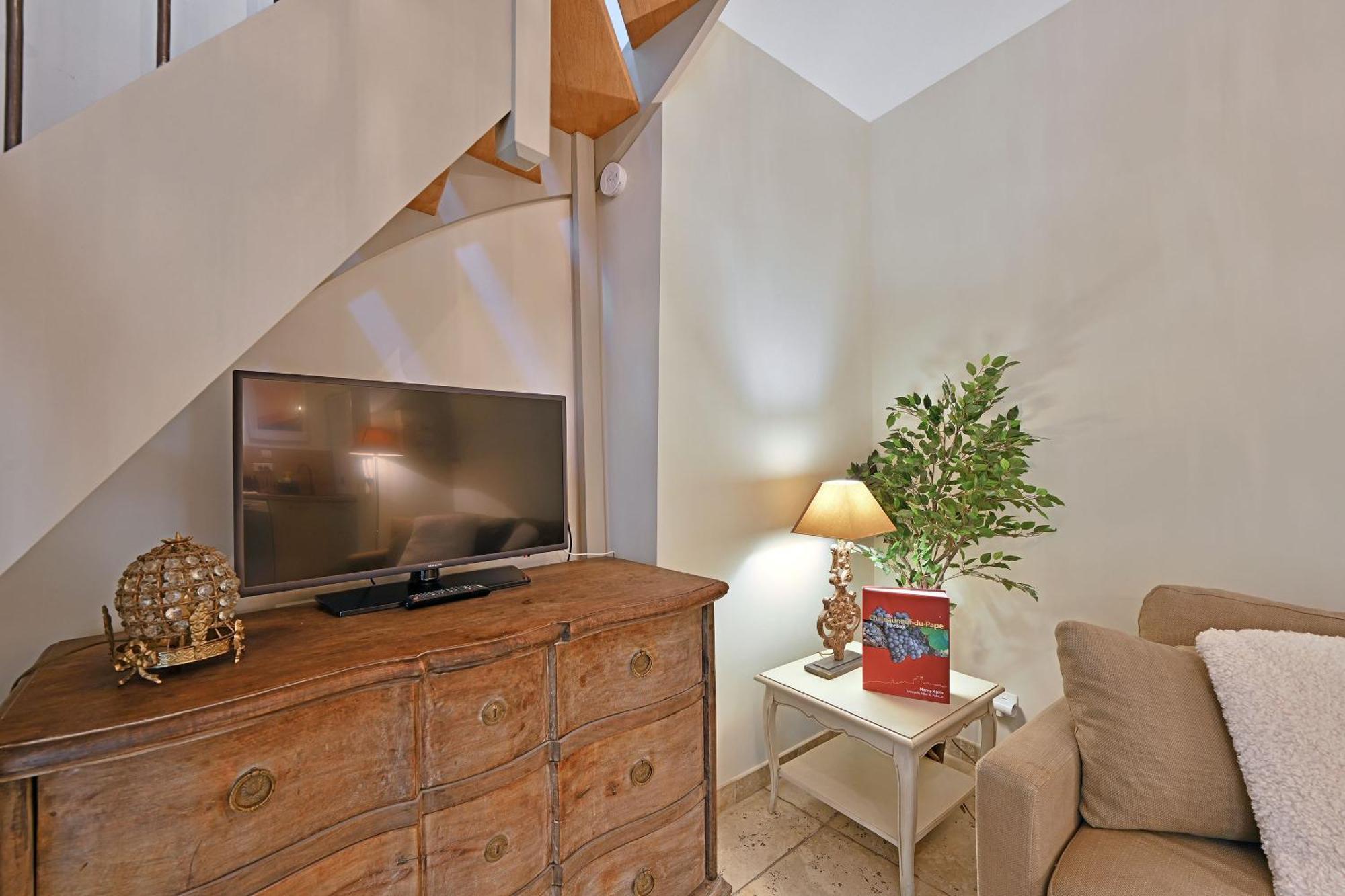 Au Coeur Des Papes, Dans Batisse De Charme Studios & Appartements En Coeur De Ville Avignon Eksteriør billede
