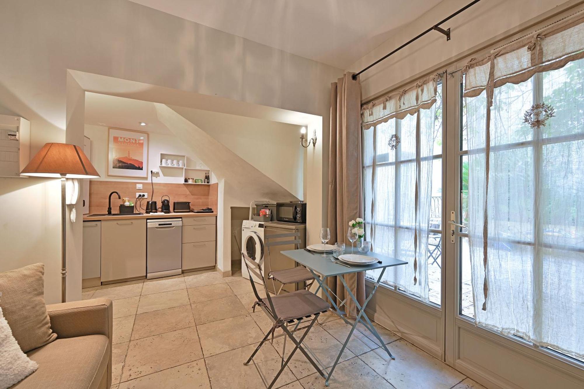 Au Coeur Des Papes, Dans Batisse De Charme Studios & Appartements En Coeur De Ville Avignon Eksteriør billede